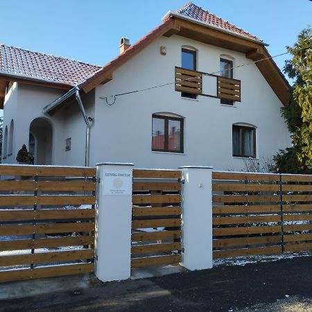 Апартаменти Eletvirag Rezidencia Es Vendeglak Егерсалок Екстер'єр фото